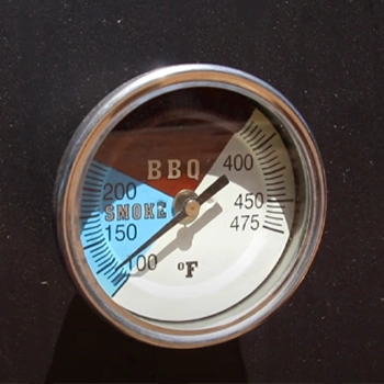 Thermometer connected on the gravity smoker