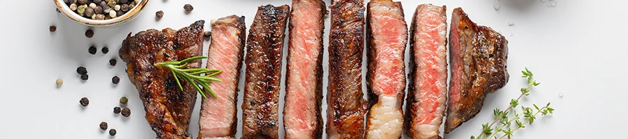 A top view image of sliced steak