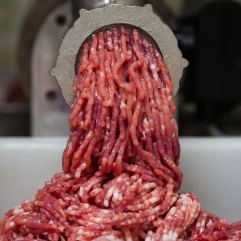 Blending different meats with a meat grinder