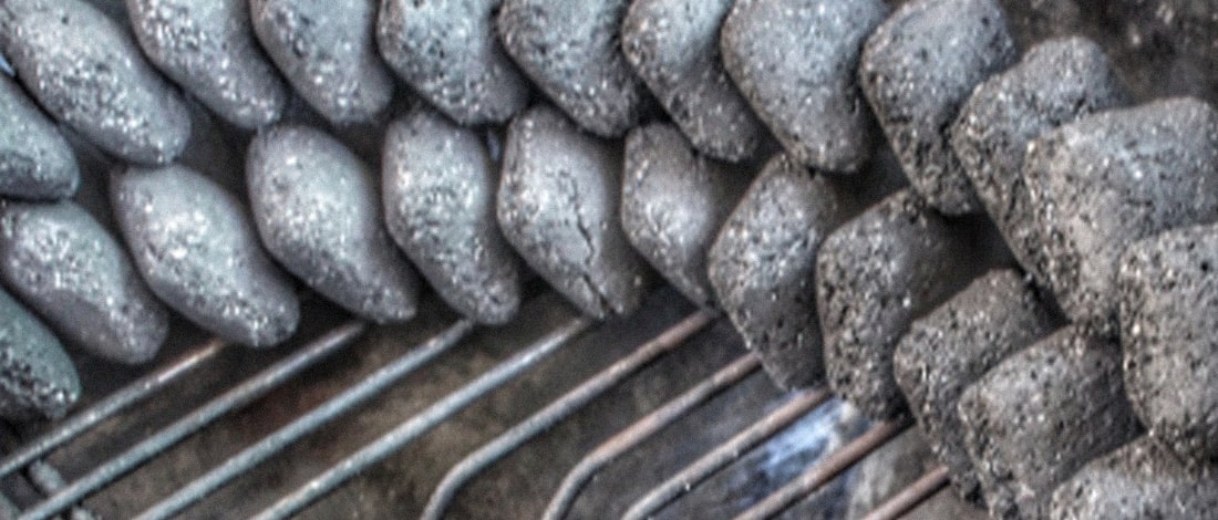 Charcoal snake method on a grill