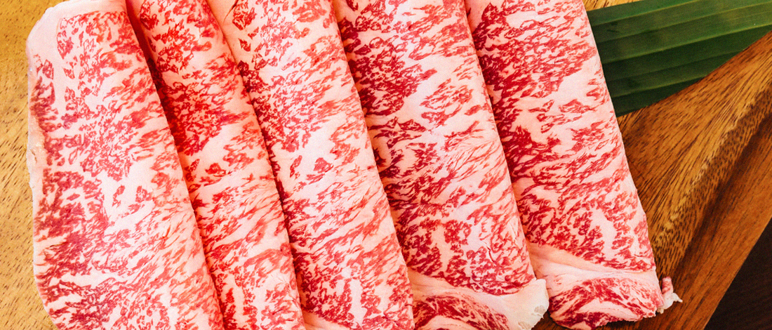 Perfect slices of Wagyu meats on a wooden board