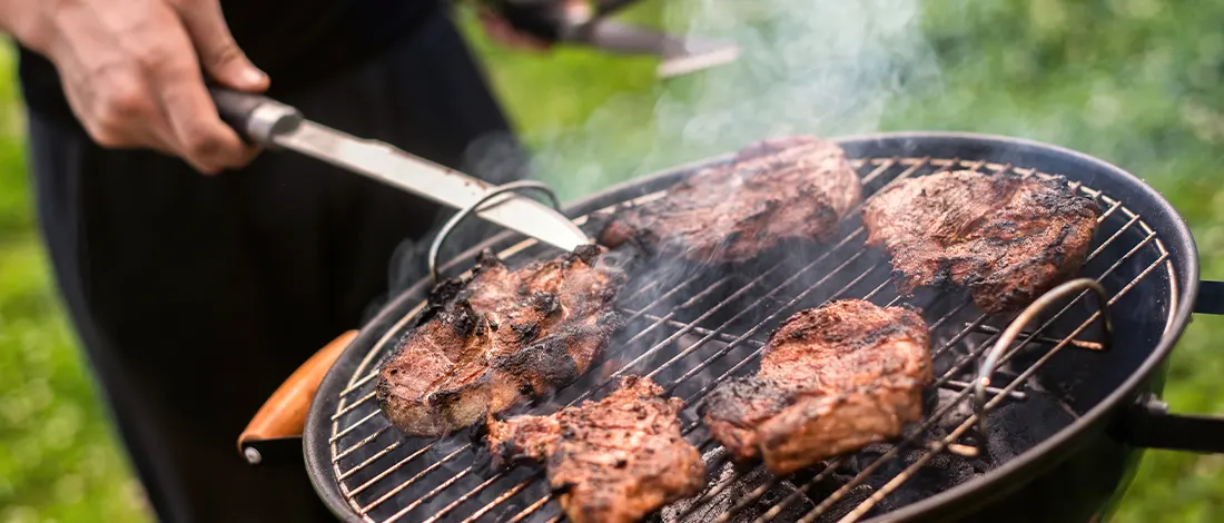 Your guide to the difference of pellet grill and charcoal grill