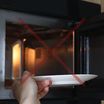 Inserting a plate inside a microwave