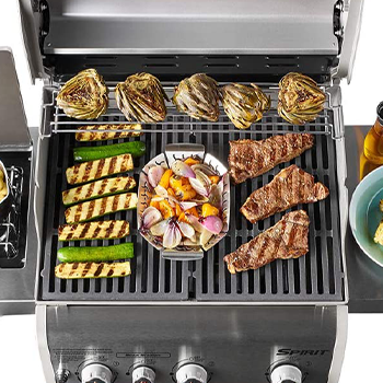 Weber Spirit E-330 wide grilling surface