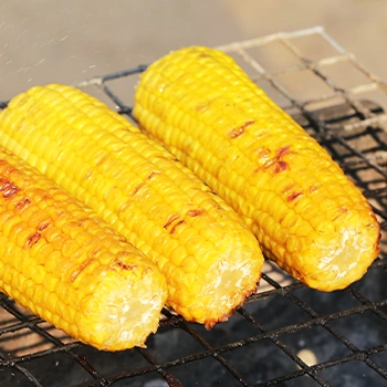 Grilling corncobs in charcoal grill