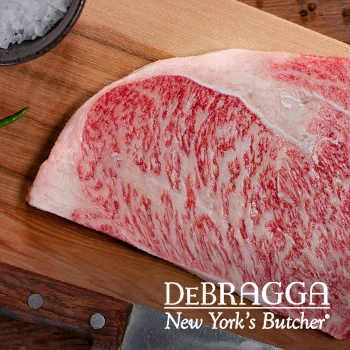 Top view of Debragga meat on cutting board