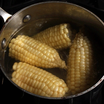 Parboiling corn inside a pan