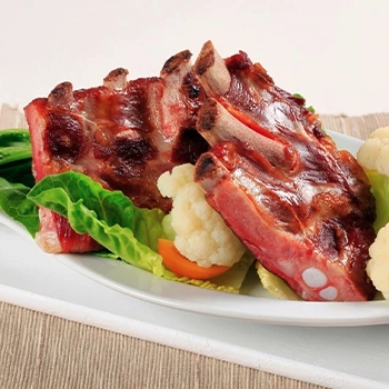 Smoked spare ribs with vegetable garnish