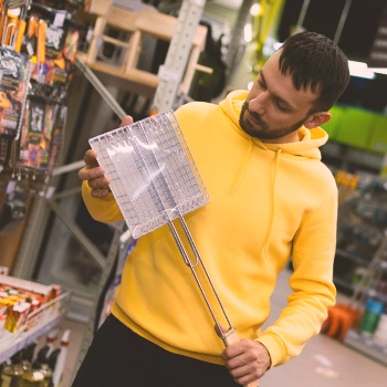A man buying a grill grate