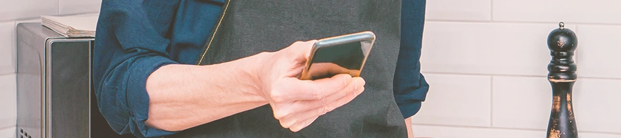 A man holding his phone on his right hand