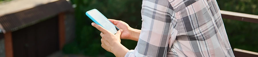 A person browsing at the phone