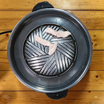 A top view image of a portable grill that is used for Japanese BBQ