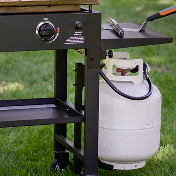 An image of a 2-burner gas grill that uses liquid propane gas