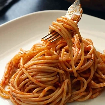 A cooked spaghetti ready to be stored in the fridge