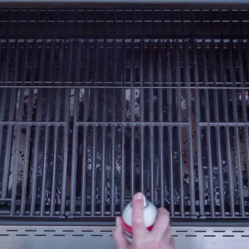 Cleaning a pellet grill grates