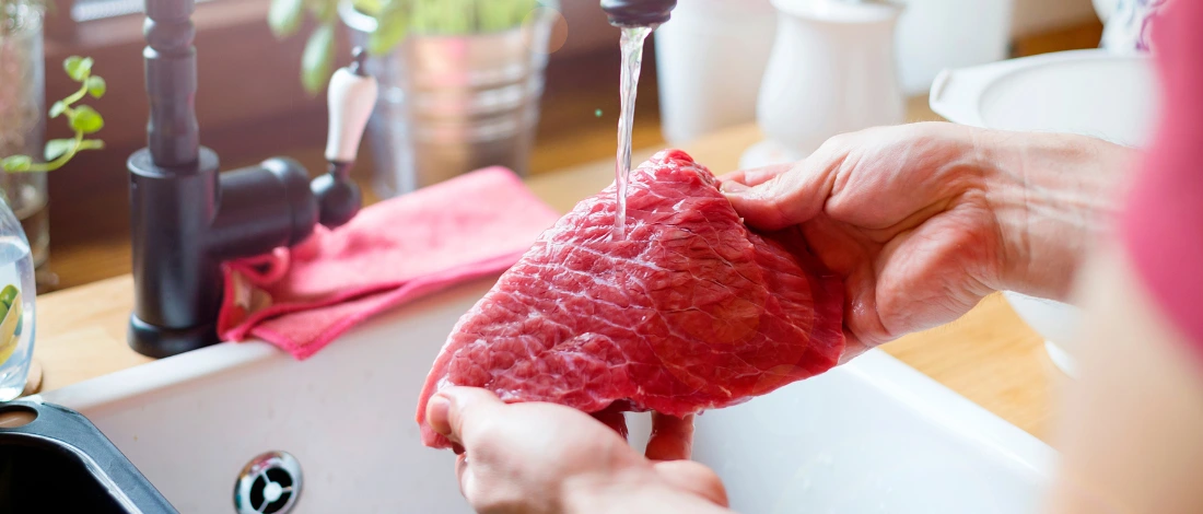 Why Rinsing Meat Before Cooking Is Risky_ Food Safety Insights Featured Image