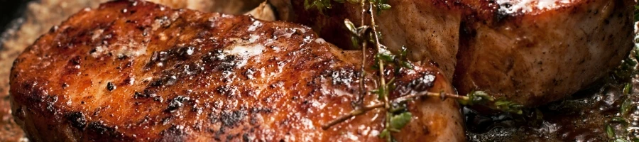 A picanha cooking on a pan