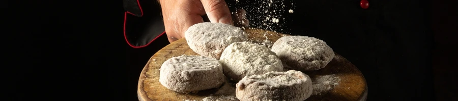 A steak breaded with a flour mixture