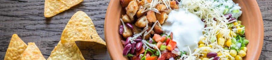 A steak burrito bowl with chips