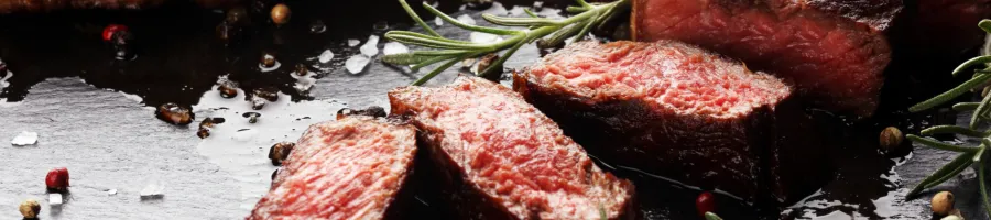 Cubed steak perfectly presented as a variation on a plate